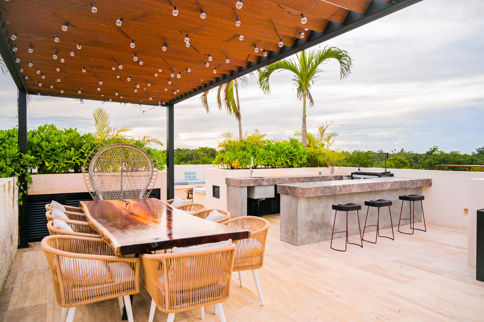 BBQ & <em>Lounges</em> — Focus Tulum