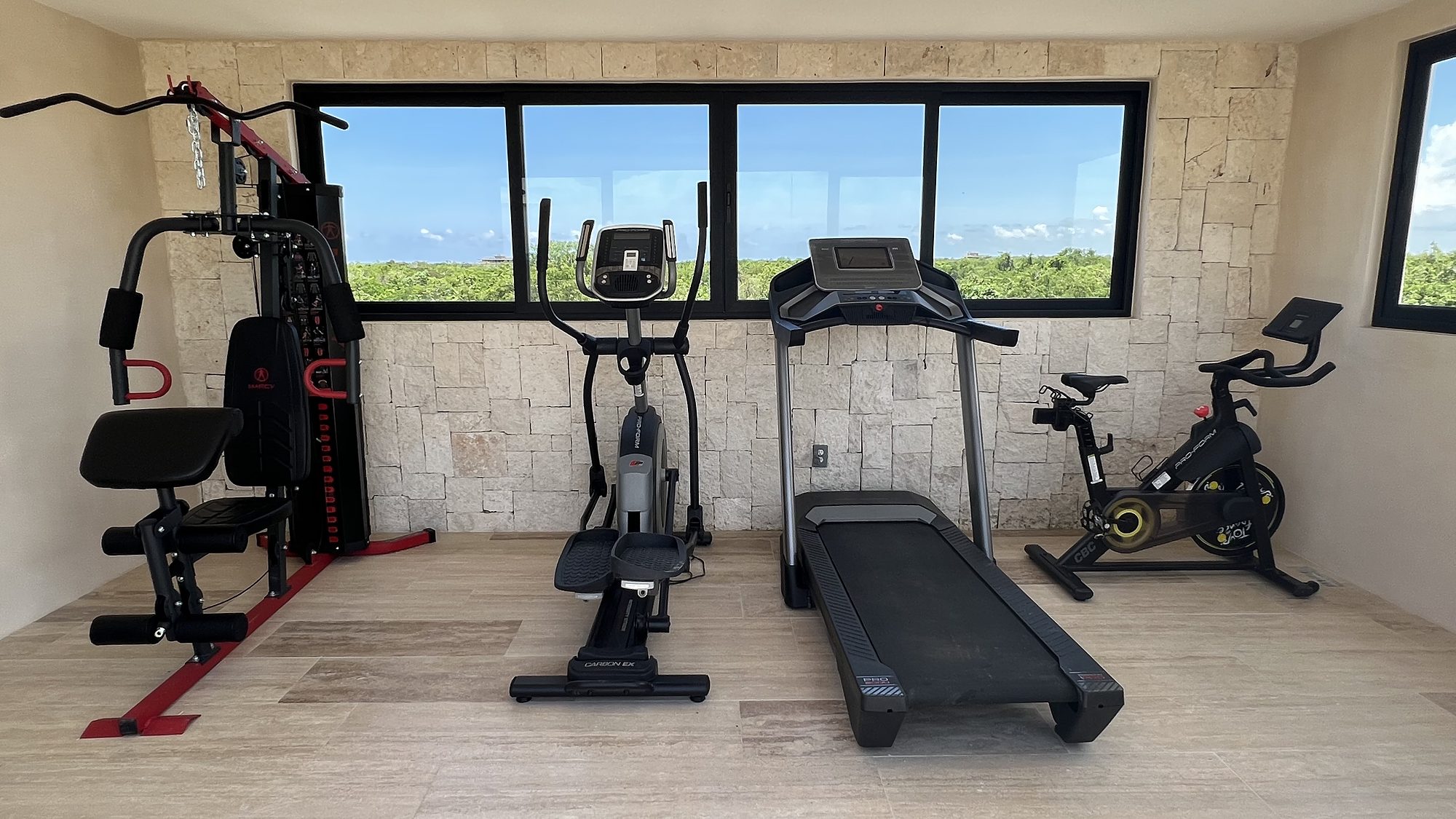 Gimnasio <em>equipado</em> — Focus Tulum