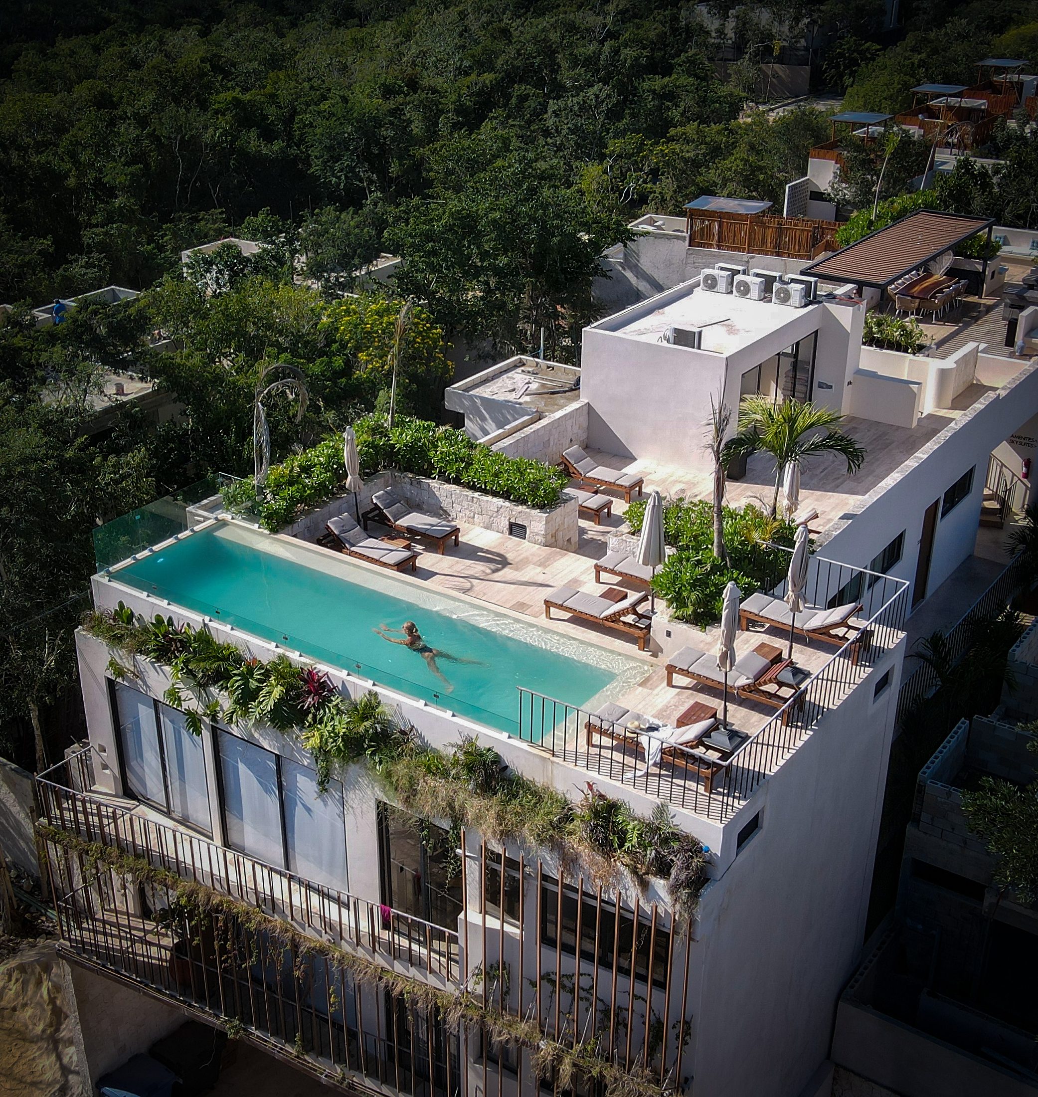Alberca del rooftop desde el aire — Focus Tulum